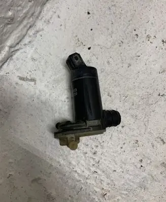 Land Rover Discovery 3 - LR3 Windscreen/windshield washer pump 21703 8F10