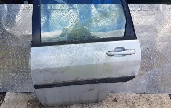 Suzuki Liana Rear door