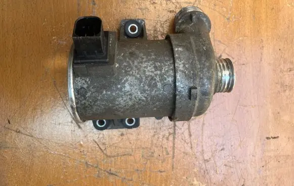 BMW X1 E84 Water pump 8625097 11518625097