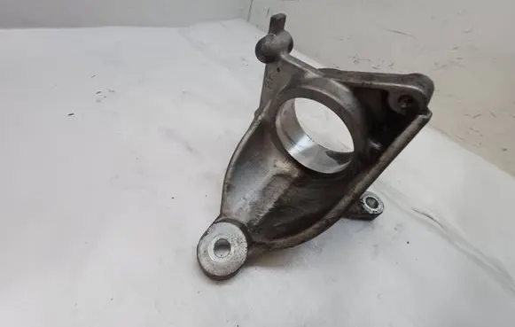 Nissan X-Trail T32 Driveshaft support bearing bracket 