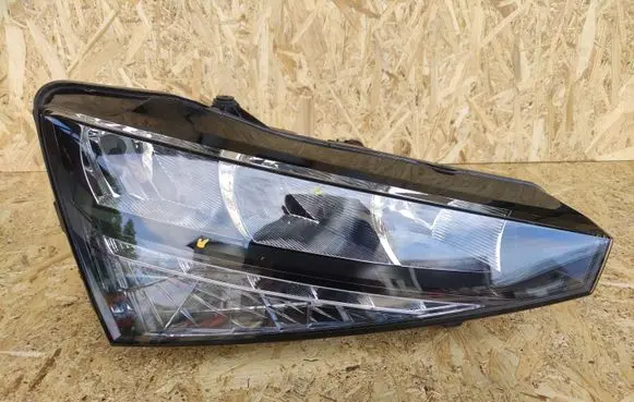 Skoda Scala Headlight/headlamp 90176072 3328117