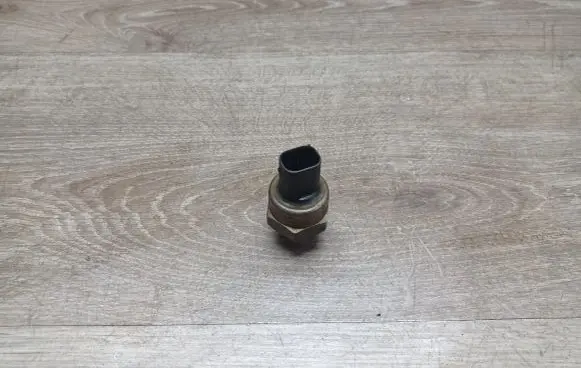 Volvo V70 Brake power pressure regulator 