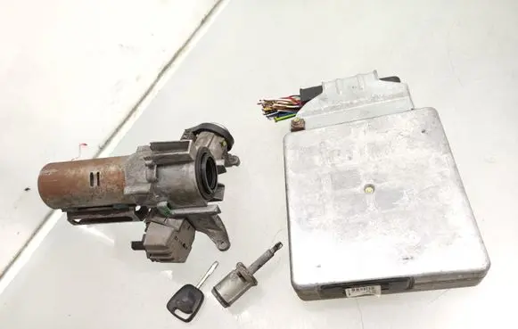 Ford Focus Engine ECU kit and lock set 98ABCXA 98AB11572BE 98VP15607AB