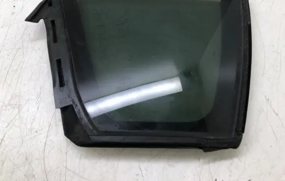 Mazda 3 III Rear vent window glass 