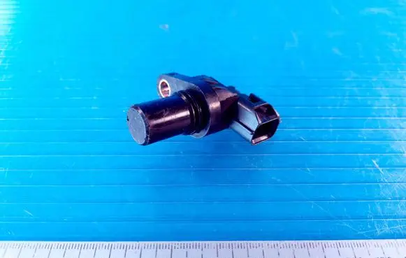 Mitsubishi Pajero Camshaft position sensor J5T23282 0X24