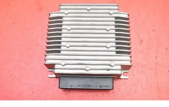 Tesla Model S Sound amplifier 1000350-001-09