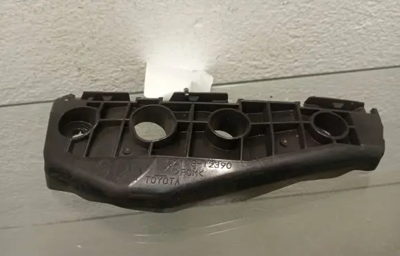Toyota Corolla E140 E150 Front bumper mounting bracket 5211612390