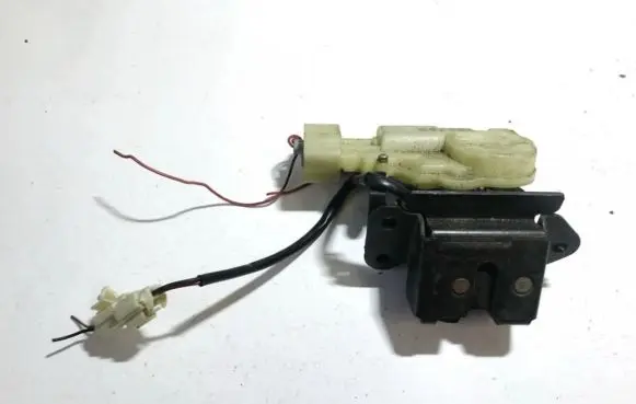 Mazda Premacy Tailgate/trunk/boot lock/catch/latch 030725