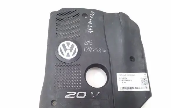 Volkswagen PASSAT B5 Engine cover (trim) 058103724R