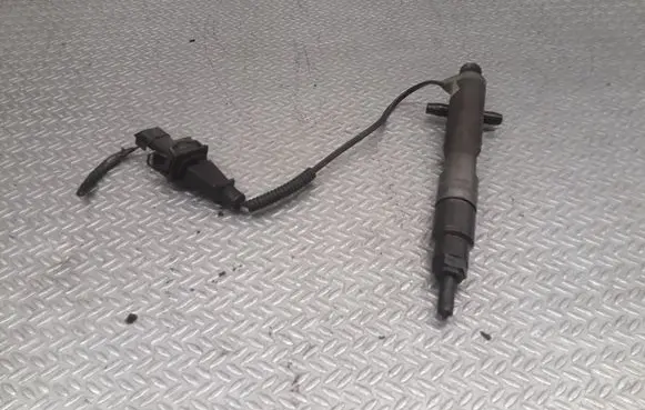 Skoda Octavia Mk1 (1U) Fuel injector 038130202B