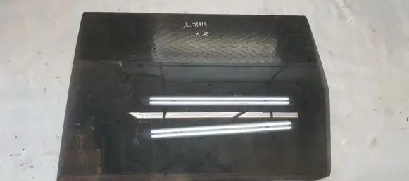 Nissan X-Trail T30 Rear door window glass