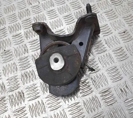 Toyota RAV 4 (XA40) Engine mount bracket