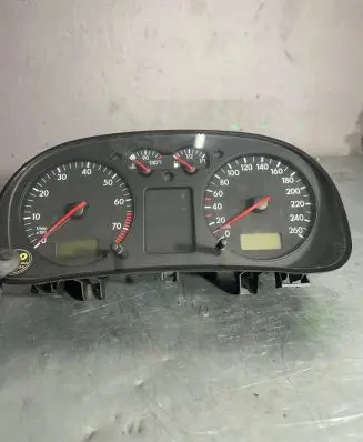 Volkswagen Golf IV Speedometer (instrument cluster) 1J0920802B 0263618031 0105471513