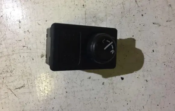 Nissan Almera N16 Wing mirror switch xbn