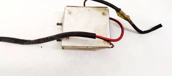 Volkswagen PASSAT B5 Coolant fan relay 8d0959493 r15279743