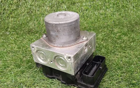 Ford C-MAX II ABS Pump AG912C405AA