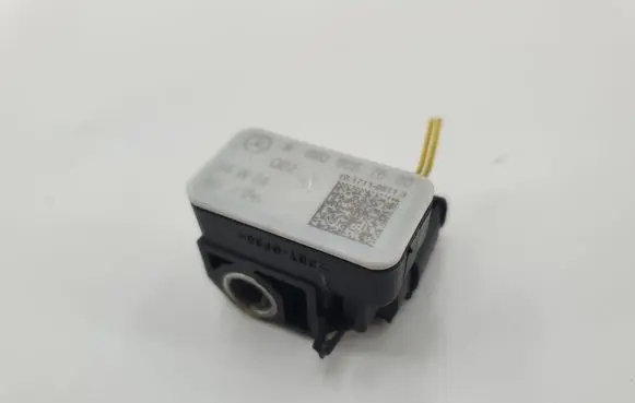 Mercedes-Benz C W205 Airbag deployment crash/impact sensor A0009057600