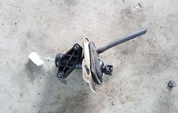 Jaguar X-Type Clutch slave cylinder 