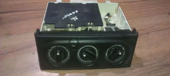 Renault Laguna I Climate control unit 9041703027 90.417.03.027
