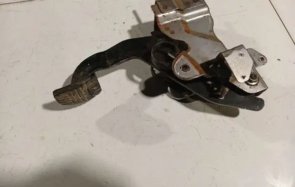 Opel Antara Clutch pedal 