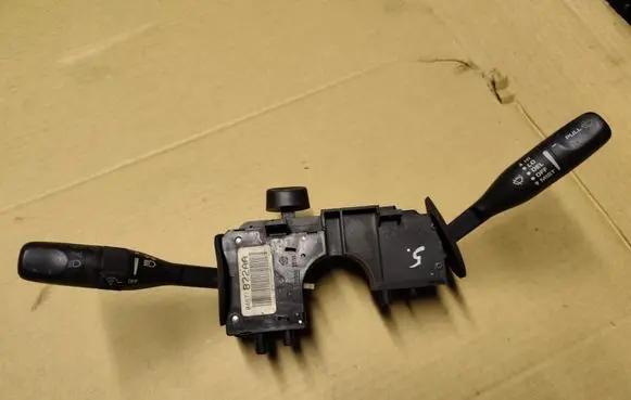 Chrysler PT Cruiser Wiper turn signal indicator stalk/switch 04671872AA