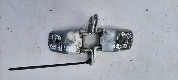 Nissan Qashqai Front door lower hinge 