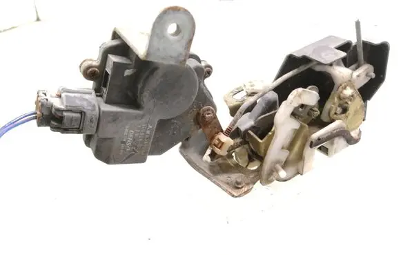 Mitsubishi Space Wagon Rear door lock 1115280120