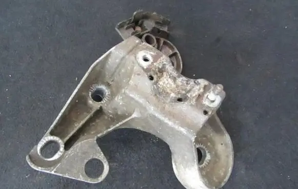 Audi A6 S6 C5 4B Engine mounting bracket 4B0199352B