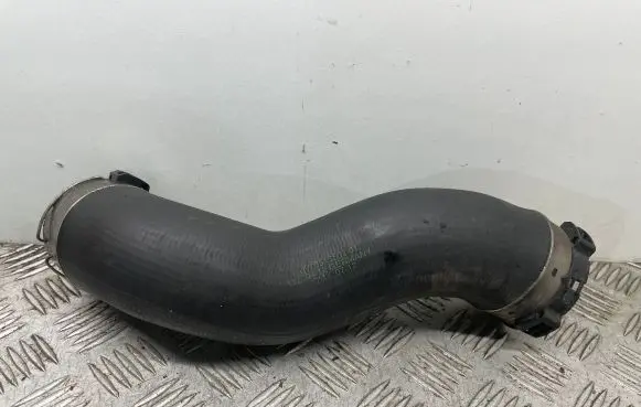 BMW 5 F10 F11 Intercooler hose/pipe 8516509