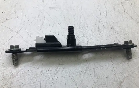 Nissan Qashqai Seat belt height adjuster 308205999AA