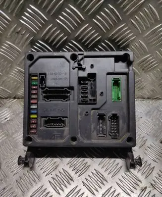 Volkswagen PASSAT B6 Fuse module S108152001