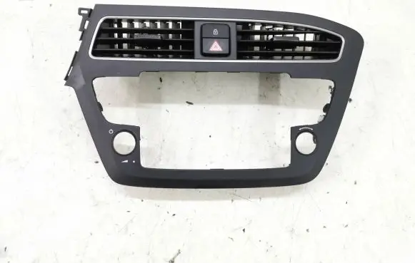 Hyundai i20 (BC3 BI3) Dash center air vent grill 84740C8AC0