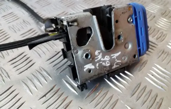Audi A4 S4 B5 8D Rear door lock 8D0839016A