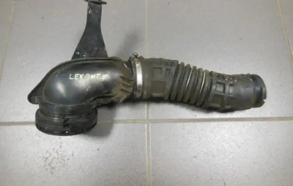 Maserati Levante Air intake hose/pipe 670038736