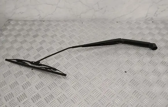 Nissan Leaf II (ZE1) Front wiper blade arm 
