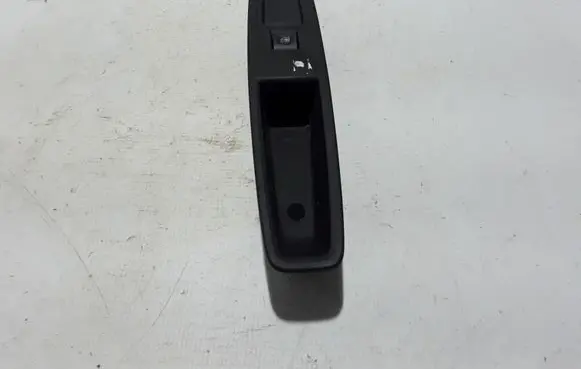 Renault Zoe Electric window control switch 829505138R