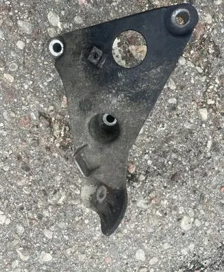 BMW 5 E60 E61 Engine mounting bracket 13807410
