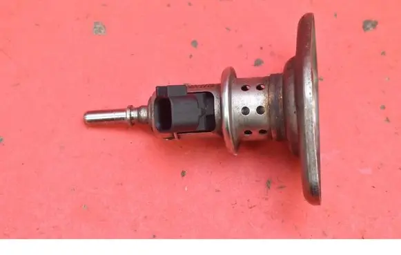 Opel Insignia A Fuel injector 55501991