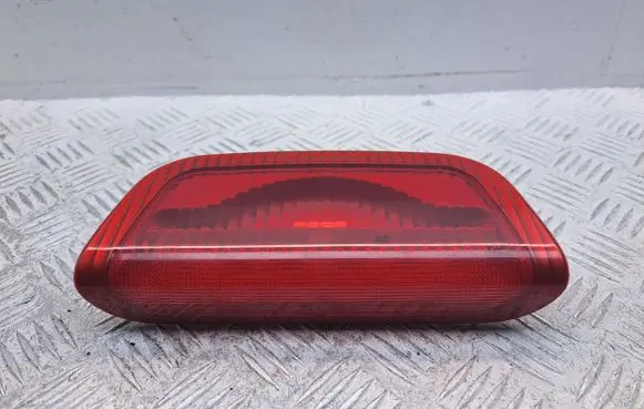 Third/center stoplight
