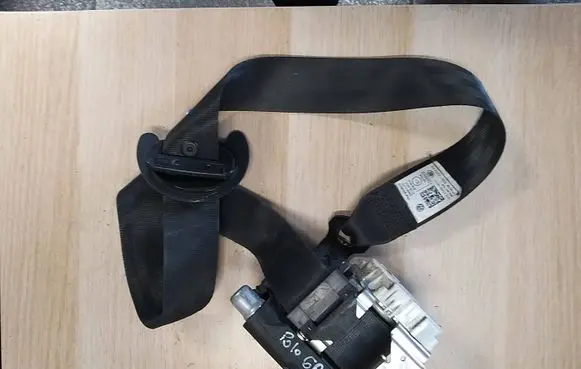 Volkswagen Polo V 6R Front seatbelt 6R4857706