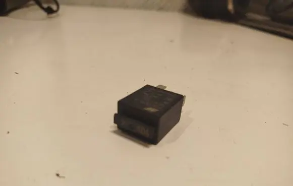 Audi A4 S4 B8 8K Other relay 7M0951253C 95VW10K705EA V23374A1001X007