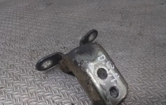 Alfa Romeo 159 Rear door lower hinge