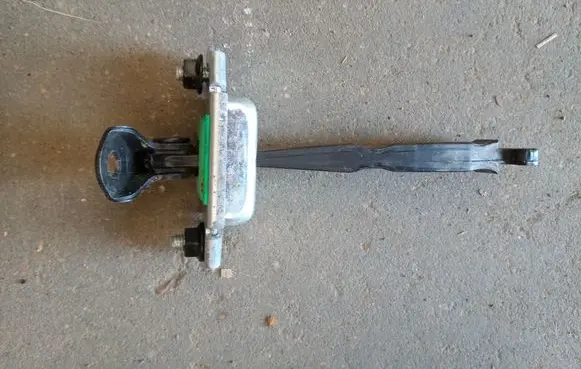 KIA Sorento Rear door check strap stopper