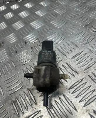 Volkswagen Golf VI Windscreen/windshield washer pump 1k6955651