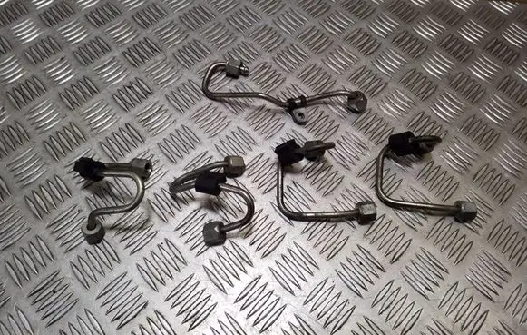 Volkswagen Golf VI Fuel injector supply line/pipe 