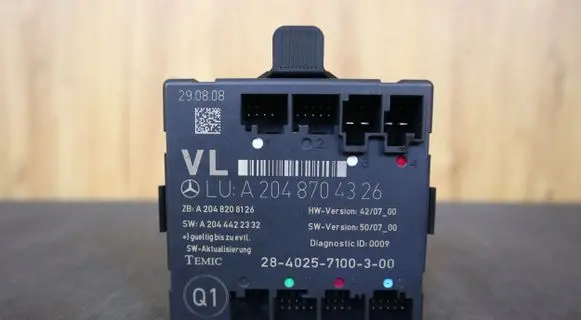Mercedes-Benz C W204 Door control unit/module 2048704326 A2048704326