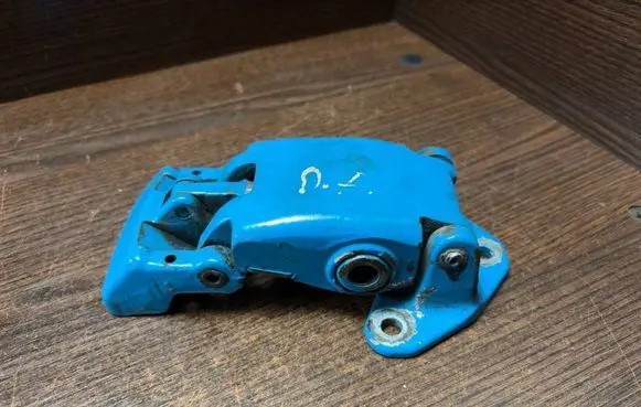 Iveco Daily 4th gen Loading door lower hinge 071239818 07123981