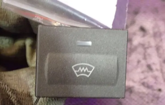 Ford Focus C-MAX Windscreen/window heater switch 