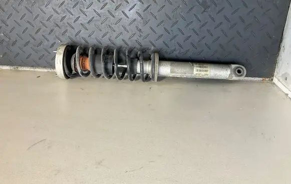 BMW 5 E60 E61 Rear shock absorber with coil spring 6770453 E60H008BX 105413