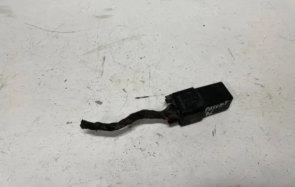 Volkswagen PASSAT B6 Glow plug pre-heat relay 038907281B 0281003032